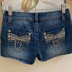 2b bebe shorts.  size med 26